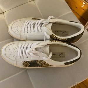 Vintage Havana sneakers size 9. Never worn.